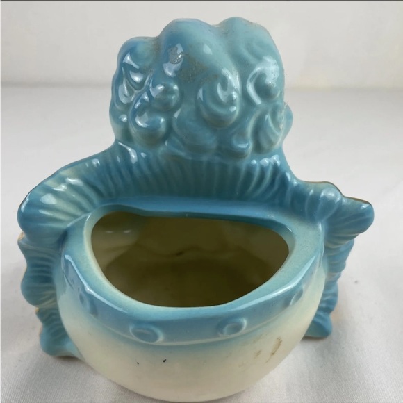 Vintage Hull Pottery Blue
Baby Boy Planter #92 USA Gold tri - Picture 4 of 4